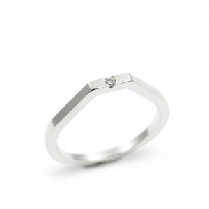 Solitario de plata 925 mate, sección 2x2mm, con circonita talla brillante de 2mm.