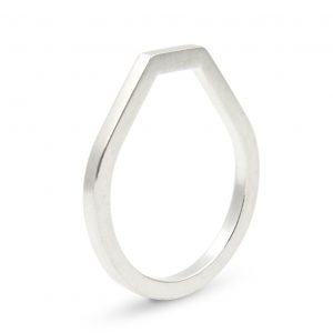Anillo de plata 925 mate, sección cuadrada 2x2mm.