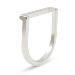 Anillo de plata 925 mate, sección cuadrada 2x2mm.