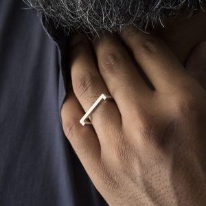 Anillo de plata 925 mate, sección cuadrada 2x2mm.
