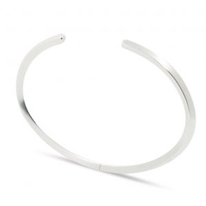 Pulsera rígida de plata 925 maciza, acabado mate. Sección cuadrada de 3x3mm.