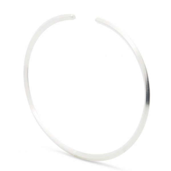 Pulsera rígida de plata 925 maciza, acabado mate. Sección cuadrada de 2x2mm.