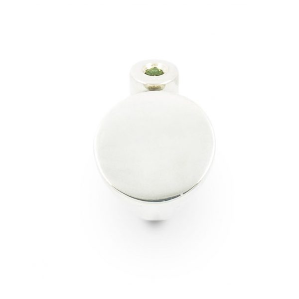 Anillo abierto de plata 925 pulido espejo con tsavorita (granate verde) talla brillante de 3mm. Ancho máximo 17mm. Objeto diseñado y fabricado artesanalmente en Madrid, España, por el estudio-taller de malicia. Este anillo ha sido fabricado por personas que disfrutan su trabajo.