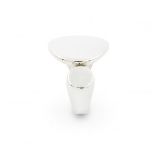 Anillo abierto de plata 925 pulido espejo. Ancho máximo 17mm. Objeto diseñado y fabricado artesanalmente en Madrid, España, por el estudio-taller de malicia. Este anillo ha sido fabricado por personas que disfrutan su trabajo.