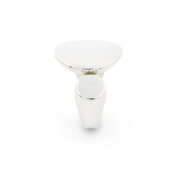 Anillo abierto de plata 925 pulido espejo. Ancho máximo 17mm. Objeto diseñado y fabricado artesanalmente en Madrid, España, por el estudio-taller de malicia. Este anillo ha sido fabricado por personas que disfrutan su trabajo.