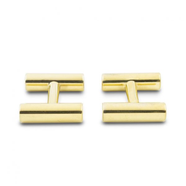 Gemelos rígidos de bronce macizo con baño de oro 24kt, acabado pulido. Medidas aprox. 18x15x5mm. Gemelos fáciles de abrochar y desabrochar, simétricos, hechos para durar. Objeto diseñado y fabricado artesanalmente en Madrid, España, por el estudio-taller de malicia. Estos gemelos han sido fabricados por personas que disfrutan su trabajo.