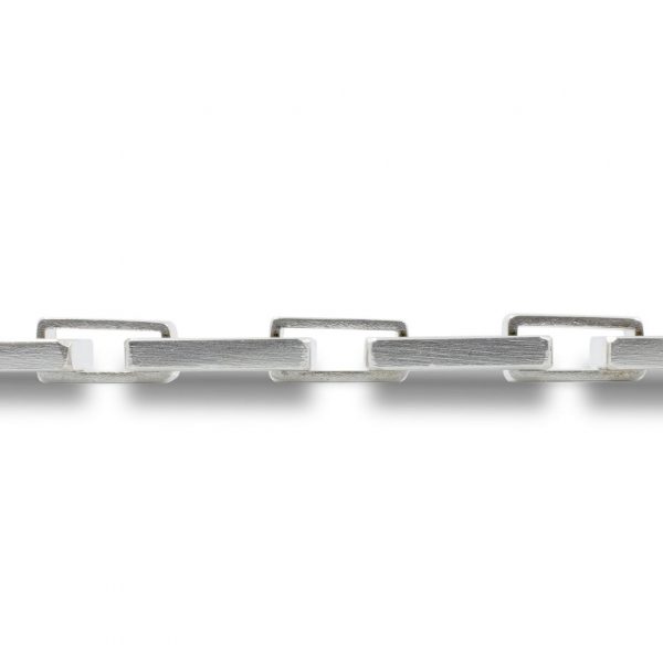 Pulsera de plata 925 de eslabones macizos, acabado mate. Ancho 13mm. Cierre oculto, diseño propio.