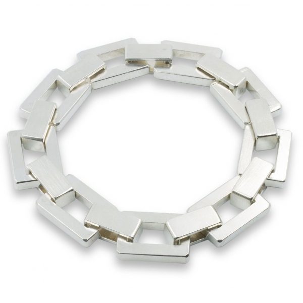 Pulsera de plata 925 de eslabones macizos, acabado mate. Ancho 13mm. Cierre oculto, diseño propio.