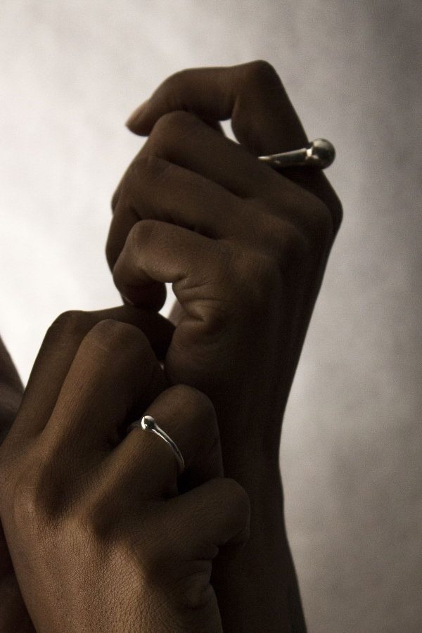 Anillos de plata 925. Objeto diseñado y fabricado artesanalmente en Madrid, España, por el estudio-taller de malicia. Este anillo ha sido fabricado por personas que disfrutan su trabajo.