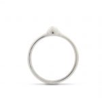 Anillo de plata 925. Objeto diseñado y fabricado artesanalmente en Madrid, España, por el estudio-taller de malicia. Este anillo ha sido fabricado por personas que disfrutan su trabajo.