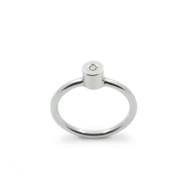 Solitario de plata 925 pulida con circonita talla brillante de 2mm.