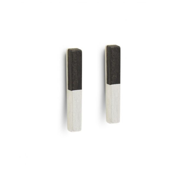 Pendientes de plata 925 mate con incrustación de madera de ébano. Longitud aprox. 25mm.