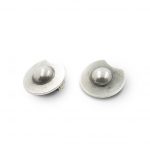 Pendientes de plata 925 envejecida, diámetro 19mm. Sistema de "clip", sin pasador.  Objeto diseñado y fabricado artesanalmente en Madrid, España, por el estudio-taller de malicia. Estos pendientes han sido fabricados por personas que disfrutan su trabajo.