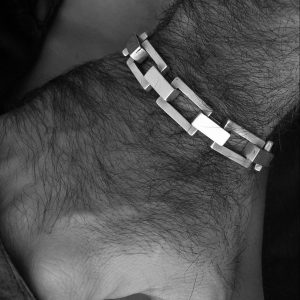 Pulsera de plata 925 de eslabones macizos, acabado mate. Ancho 13mm. Cierre oculto, diseño propio. Longitud opcional 18,5 20, 21,5 o 23cm