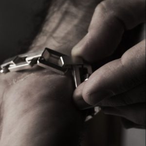 Pulsera de plata 925 de eslabones macizos, acabado mate. Ancho 13mm. Cierre oculto, diseño propio. Longitud opcional 18,5 20, 21,5 o 23cm
