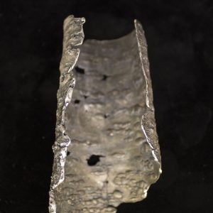 Brazalete Abedul, de plata 925 envejecida. Diseñado y fabricado artesanalmente por el estudio-talle de malicia. Pieza única.