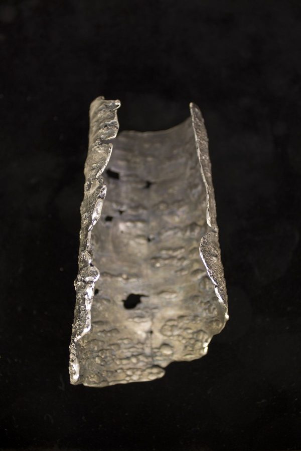 Brazalete Abedul, de plata 925 envejecida. Diseñado y fabricado artesanalmente por el estudio-talle de malicia. Pieza única.