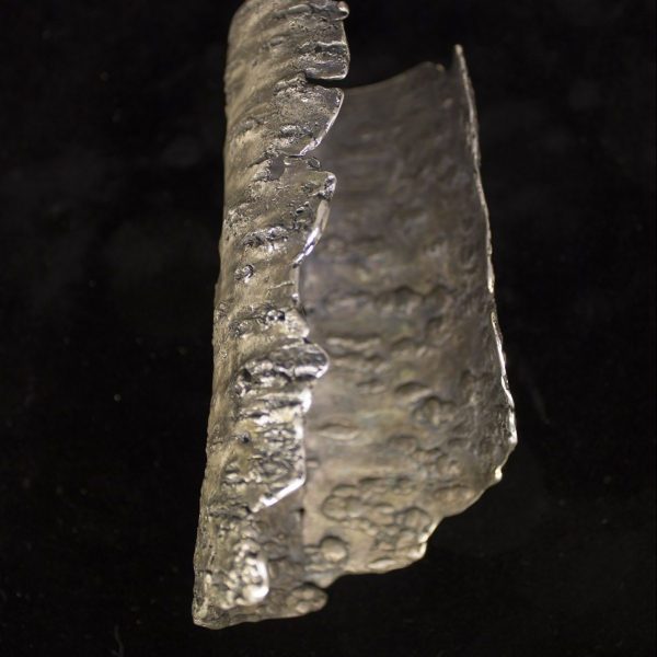 Brazalete Abedul, de plata 925 envejecida. Diseñado y fabricado artesanalmente por el estudio-talle de malicia. Pieza única.